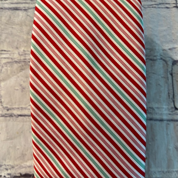HALLMARK HOLIDAY TRADITIONS MEN’S  RED/GREEN & WHITE STRIPED CHRISTMAS  TIE - Picture 4 of 9
